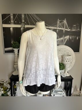 Michael Kors White Textured Floral Sleeveless Top – Size L